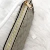 Bolsa De Mano Coach Signature Canvas Color Beige