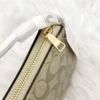 Bolsa De Mano Coach Signature Canvas Color Beige