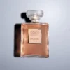 Botella de perfume Coco Mademoiselle Chanel 100ml Eau de Parfum, fragancia cítrica y amaderada para mujer que proyecta libertad y sofisticación.