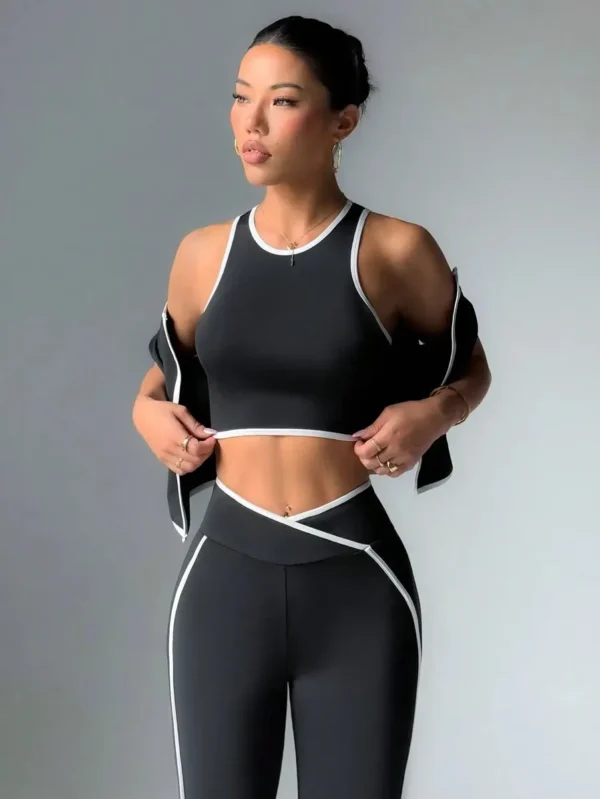 Conjunto Deportivo 3 Pcs | Leggins + Crop Top + Abrigo Conjunto Deportivo 3 Pcs | Leggins + Crop Top + Abrigo