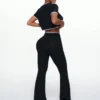Conjunto Deportivo 3 Pcs | Leggins + Crop Top + Abrigo Conjunto Deportivo 3 Pcs | Leggins + Crop Top + Abrigo